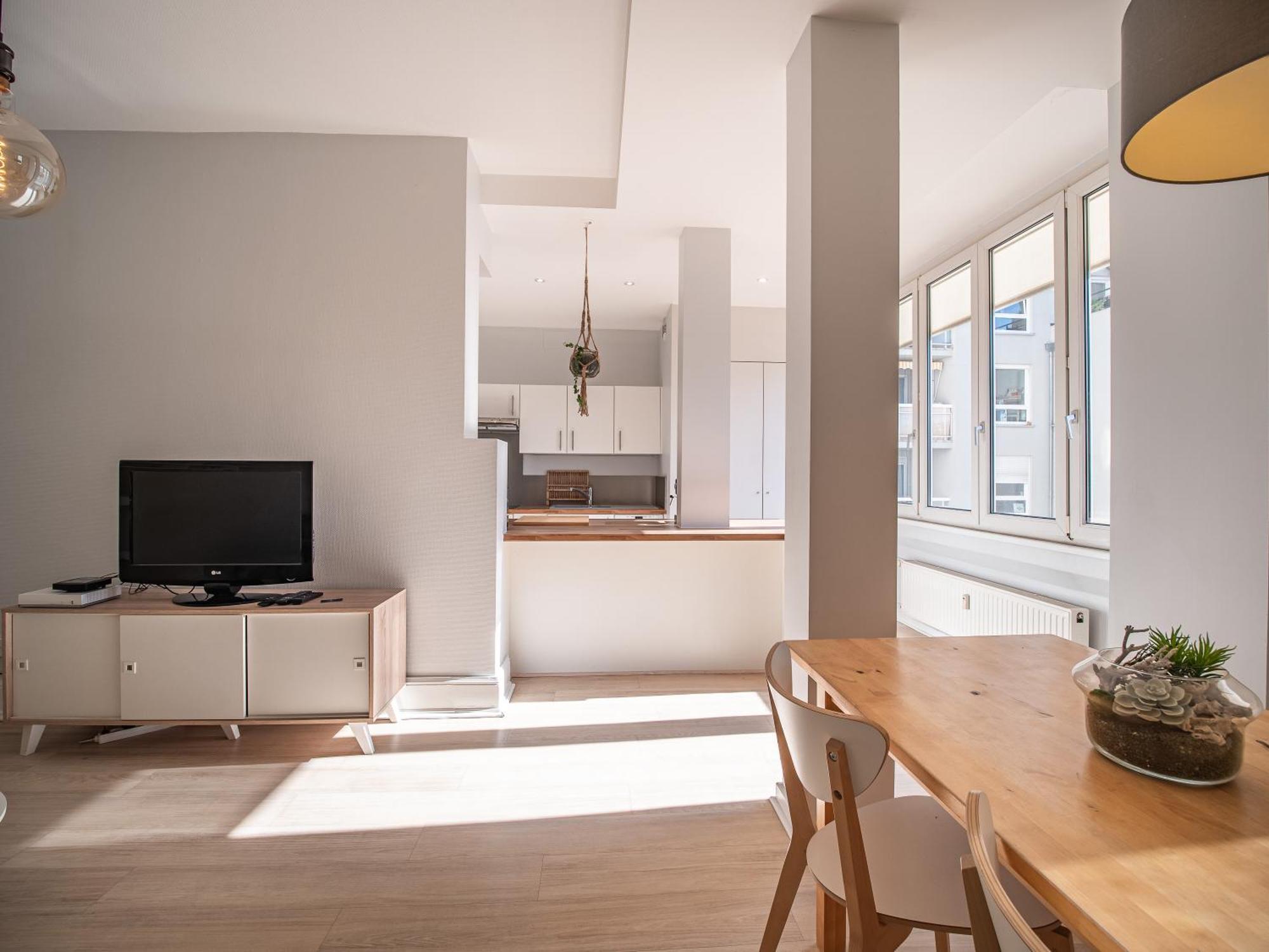A Vos Pieds, Moderne Et Lumineux *